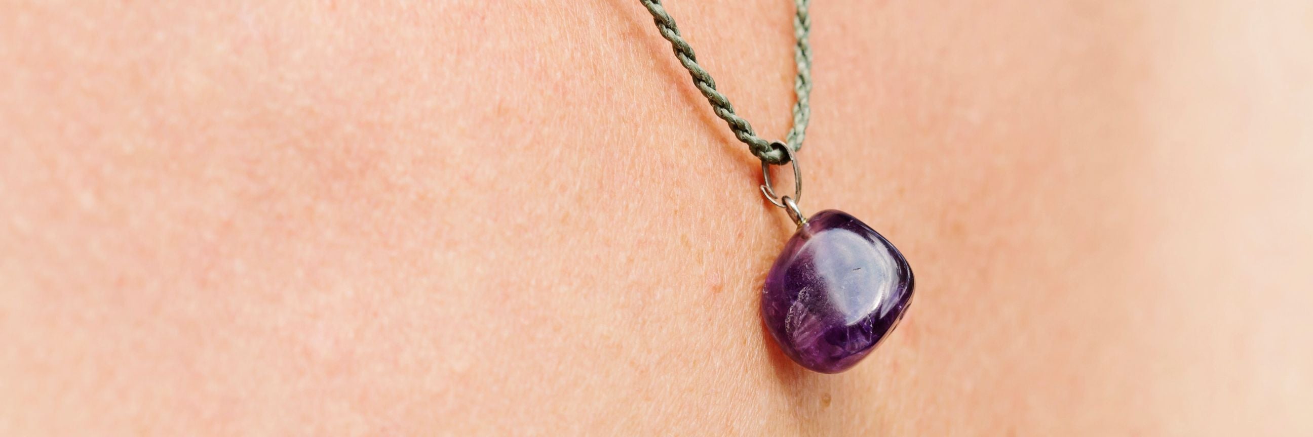 Halskette mit Amethyst-Anhaenger