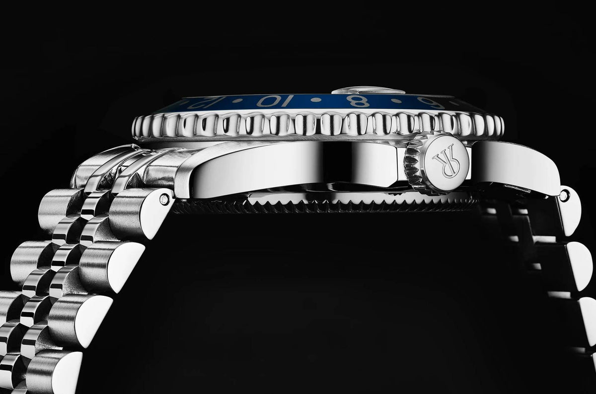 Revue Thommen Herren Schweizer Armbanduhr Taucheruhr GMT - Schwarzes Zifferblatt mit Schwarz-Blauem Lünetten, Automatik, Diver 17572-2233