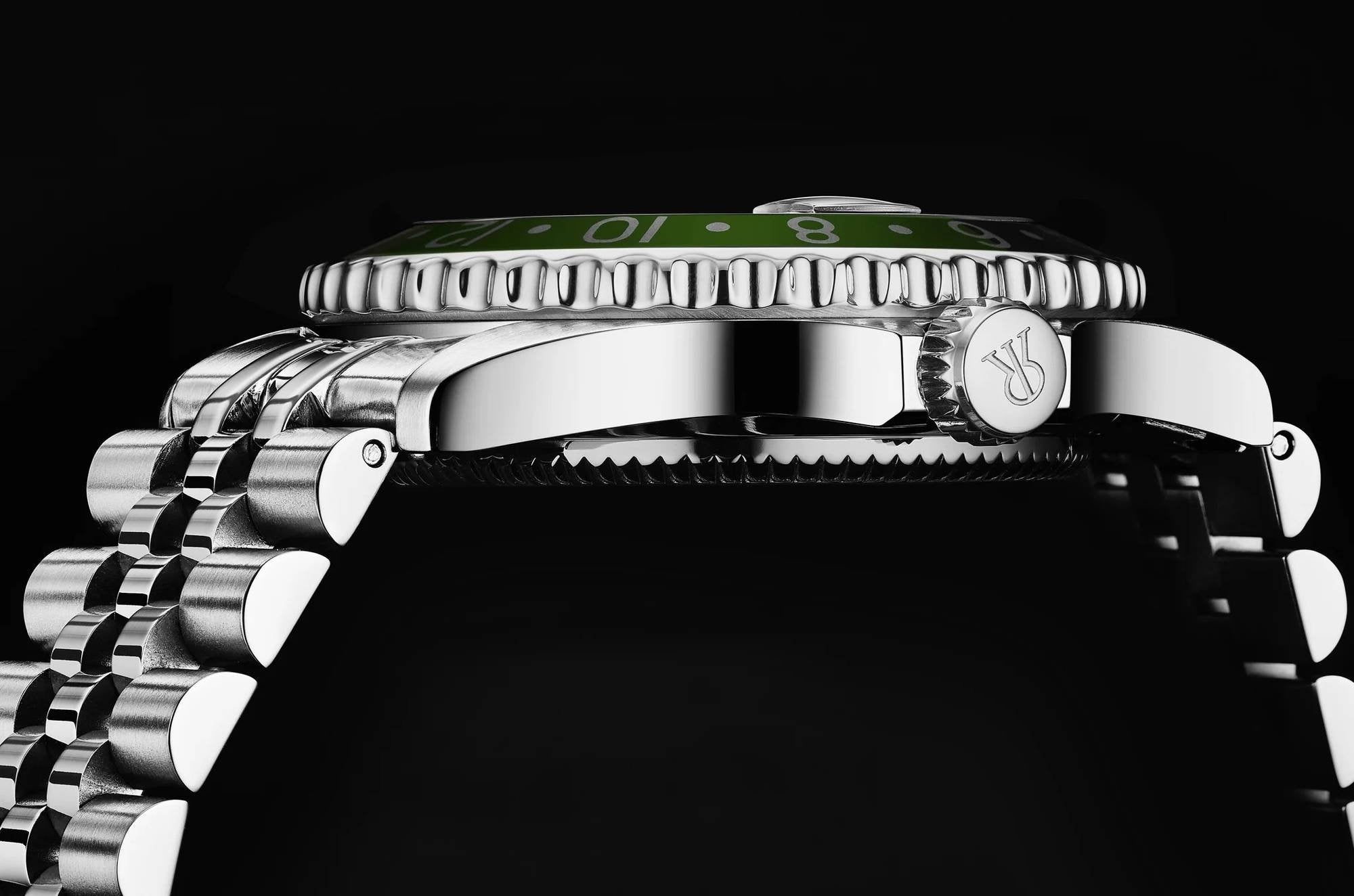 Revue Thommen Schweizer Armbanduhr Herren-Automatikuhr 'Diver' GMT mit schwarzem Zifferblatt und schwarzer Lünette, 17572.2238