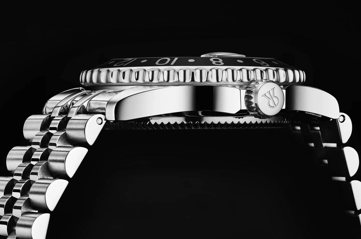 Revue Thommen Schweizer Armbanduhr Diver GMT Automatikuhr für Herren, Schwarz mit Datum, Edelstahl 42 mm 17572.2237