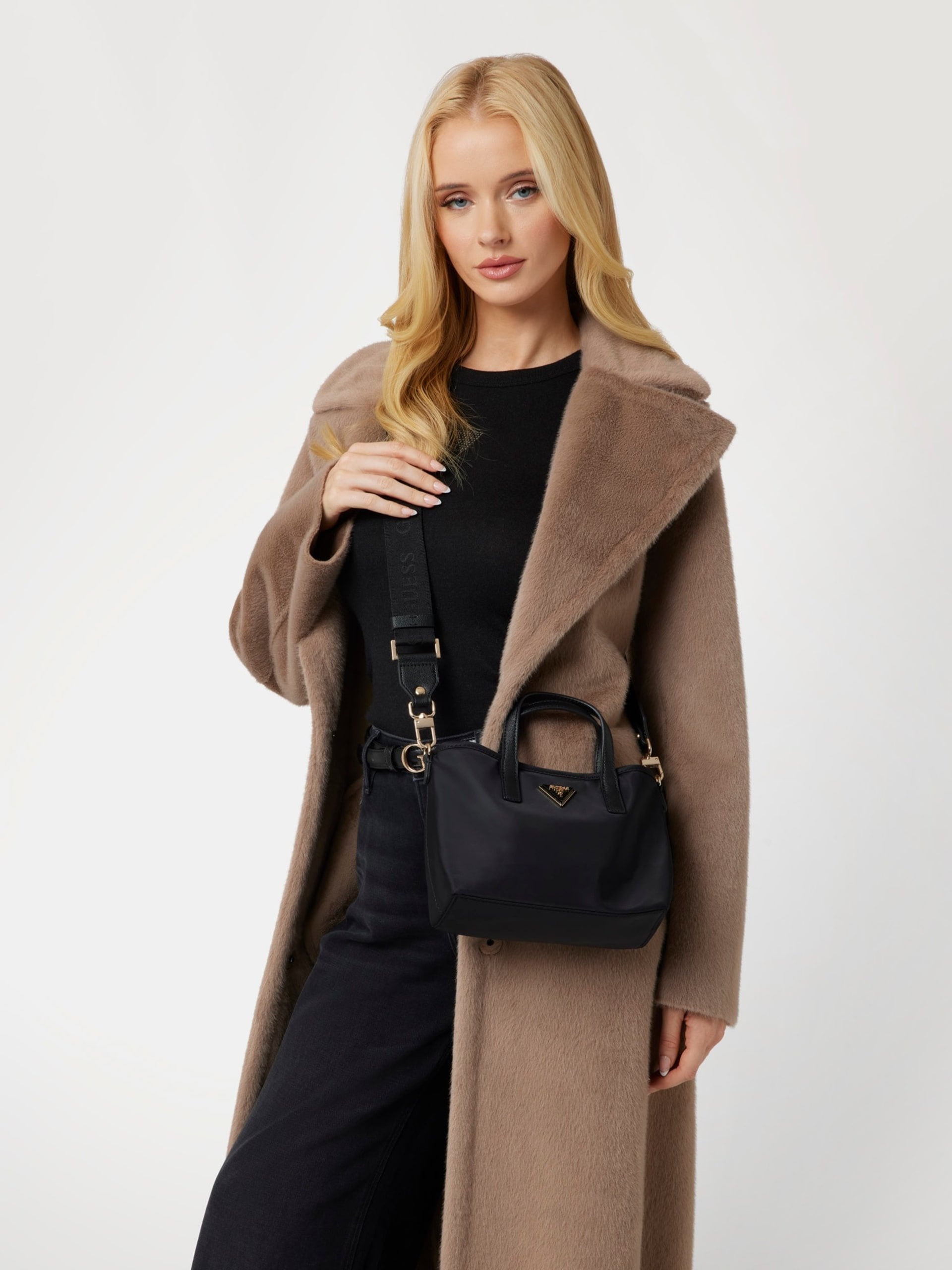 Guess Handtasche Damen Latona Mini Shopper Schwarz HWYY9211750BLA