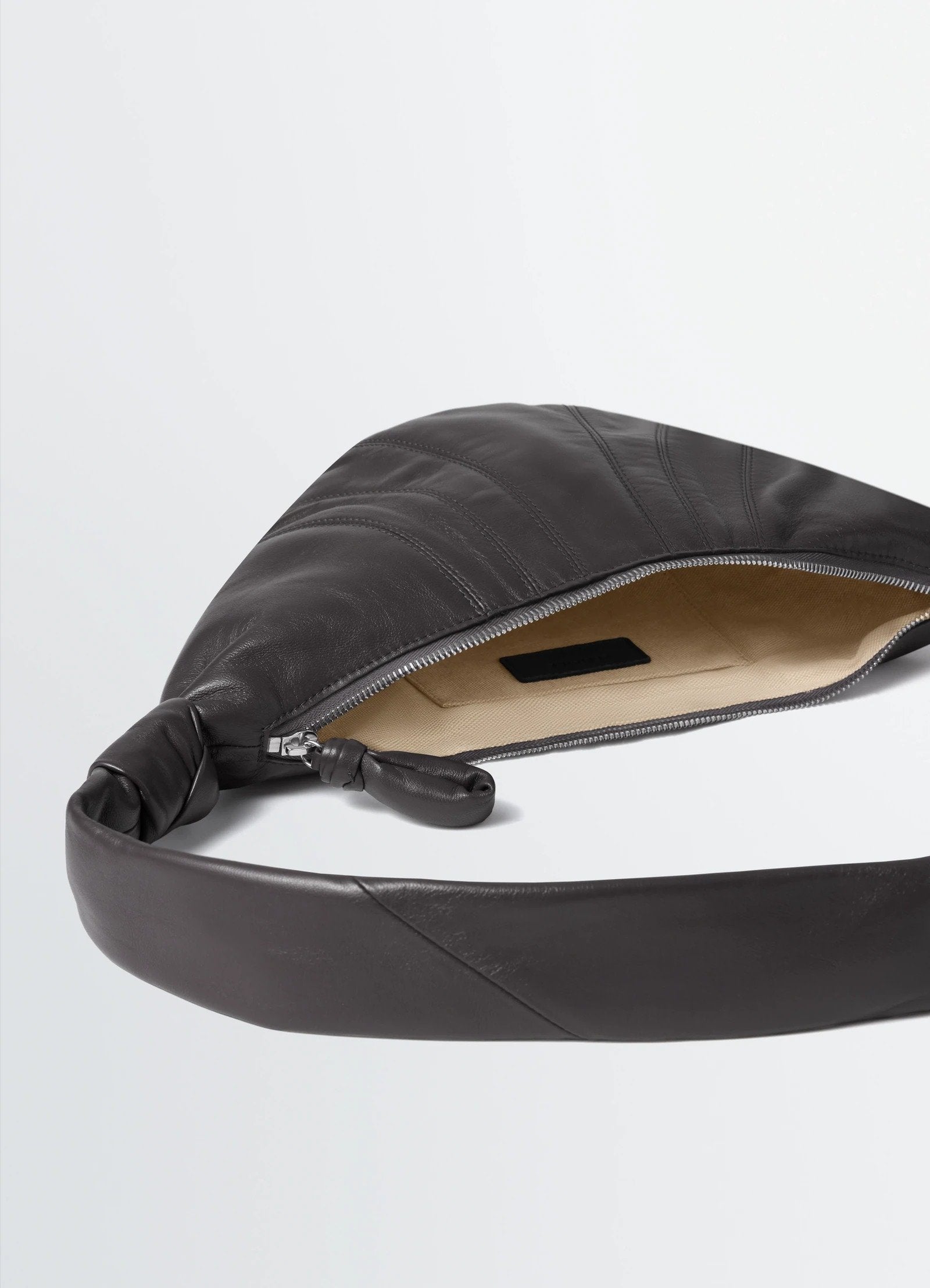 LEMAIRE Schultertasche Kleine Croissant Tasche Dark Chocolate BG0003LL095