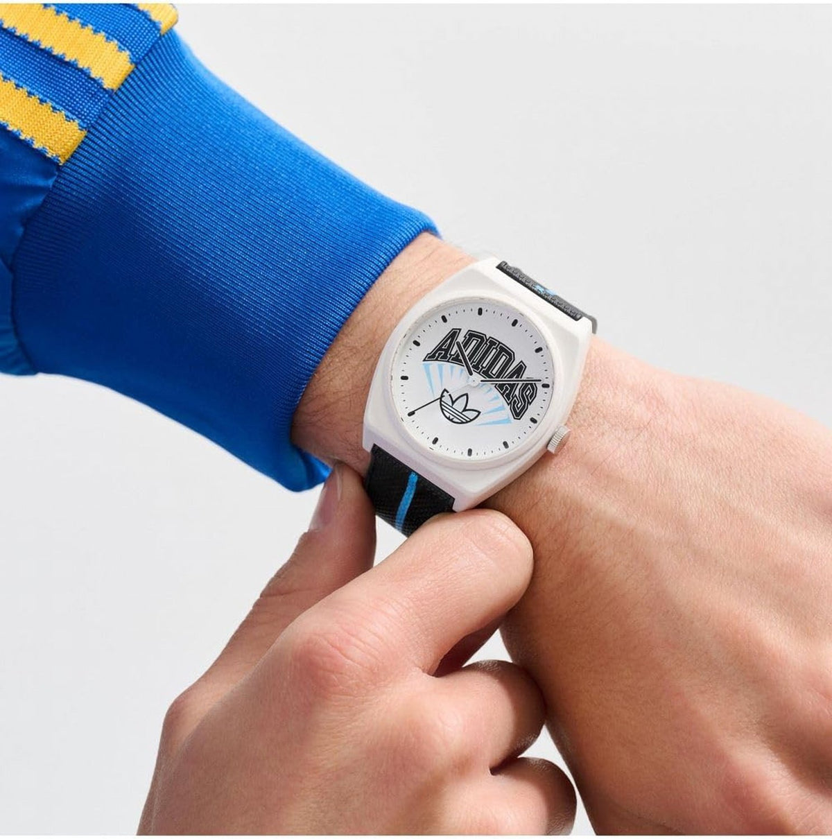 adidas Project Two Unisex Armbanduhr, Quarz Analog, Kunststoff, 38 mm, Kunststoffarmband, Schwarz, 5 bar, Zifferblattfarbe: Mehrfarbig, AOST25038