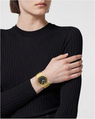 Versace Damen Analog Quarz Armbanduhr Greca Reaction