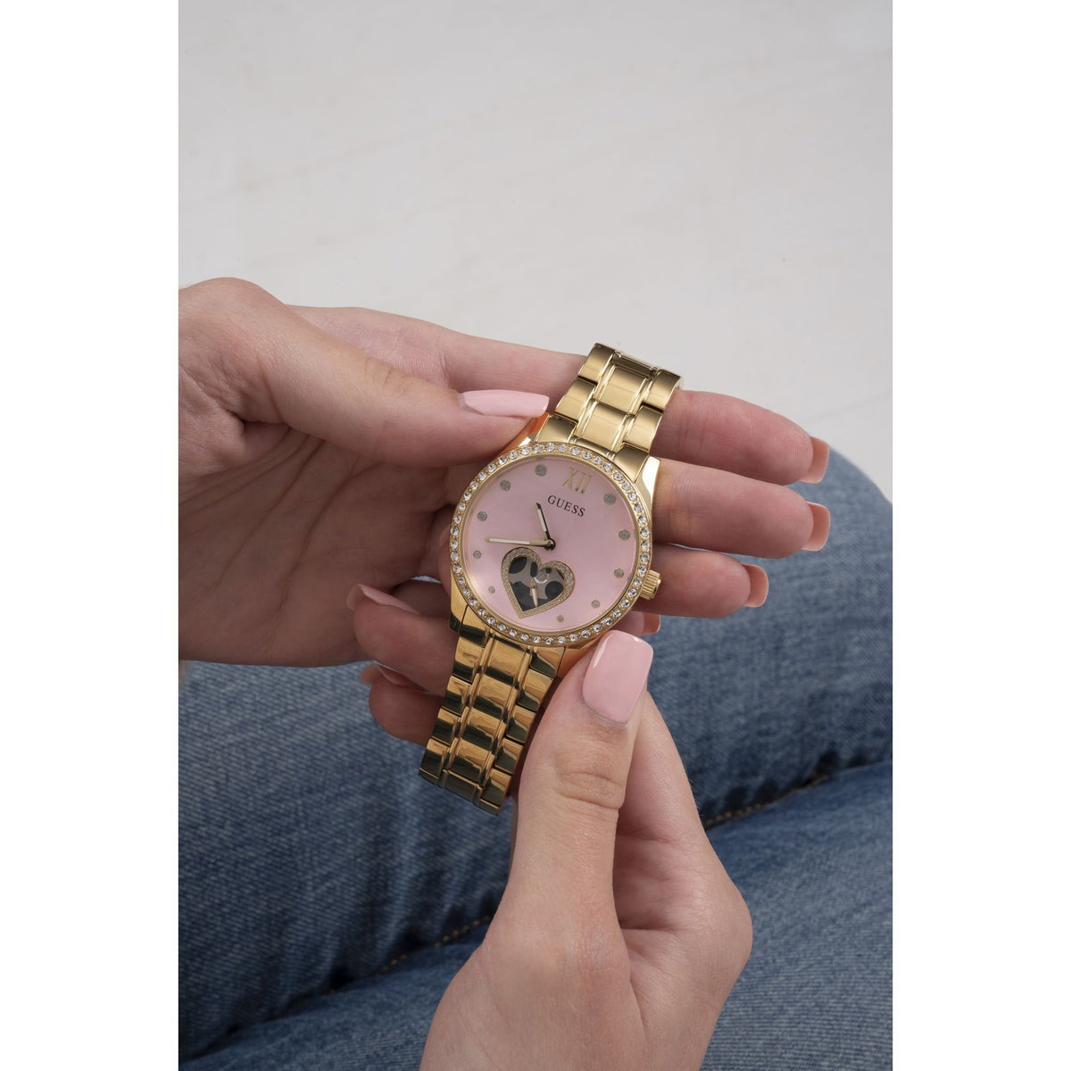 Guess Damen Armbanduhr Be Loved 38 mm Herz auf Zifferblatt Armband Edelstahl GW0380L2